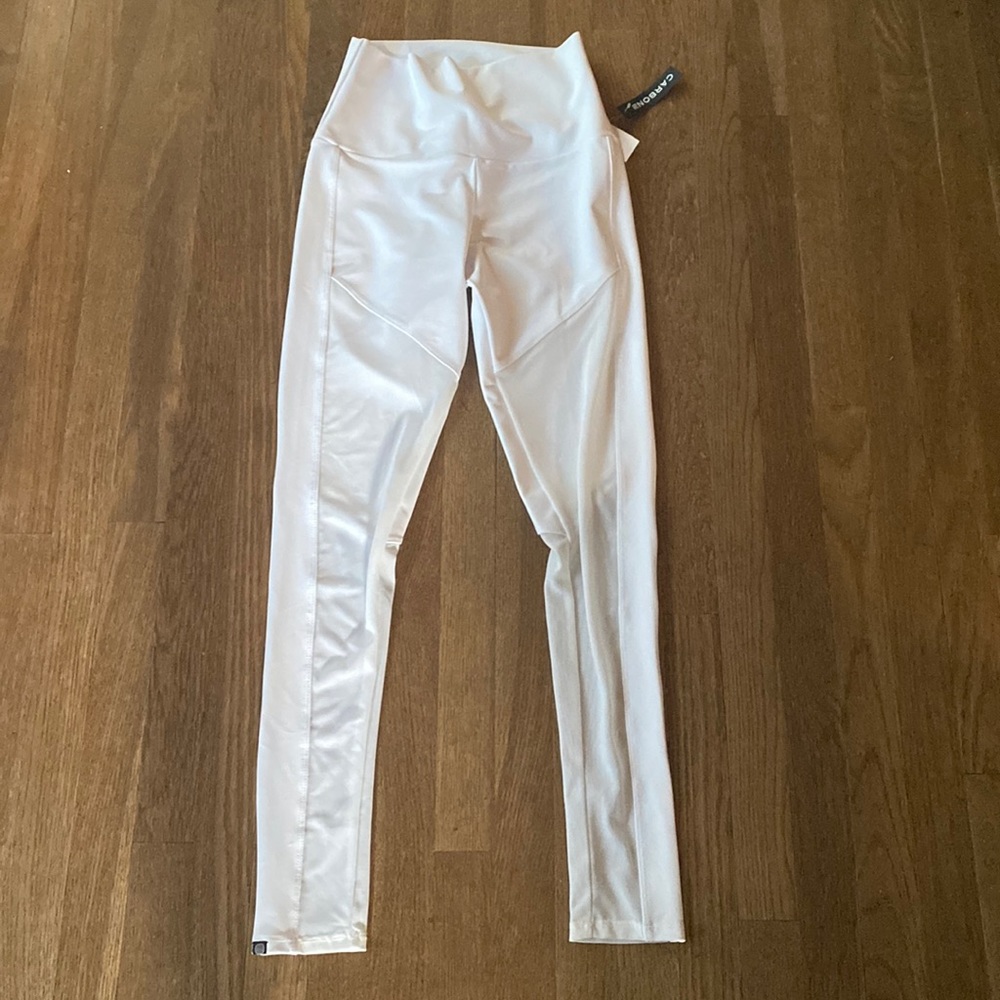 NWT Onzie white leggings